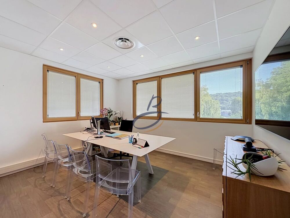   À LOUER – Bureaux de 80 m² avec 4 places de parking Bourgoin-jallieu