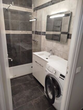  Appartement à louer 3 pièces 65 m²