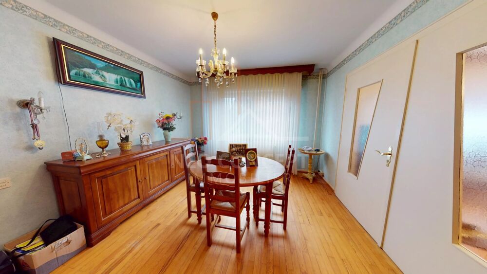 Maison ancienne à rénover  6 pièces  4 chambres  143 m²  Roe