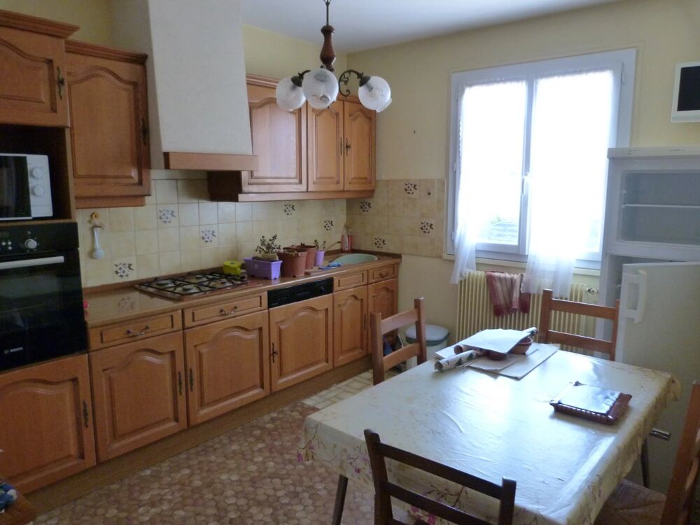 Vente Maison Mehun sur Yèvre : Maison non mitoyenne T.4 - 3 chambres . Mehun-sur-yèvre