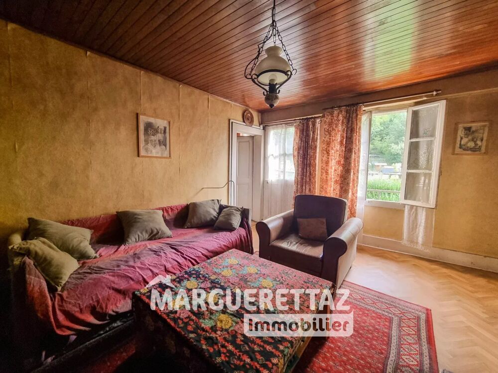 Maison de 220m² pour 350 utile entièrement à rénover - ST JEOIRE
