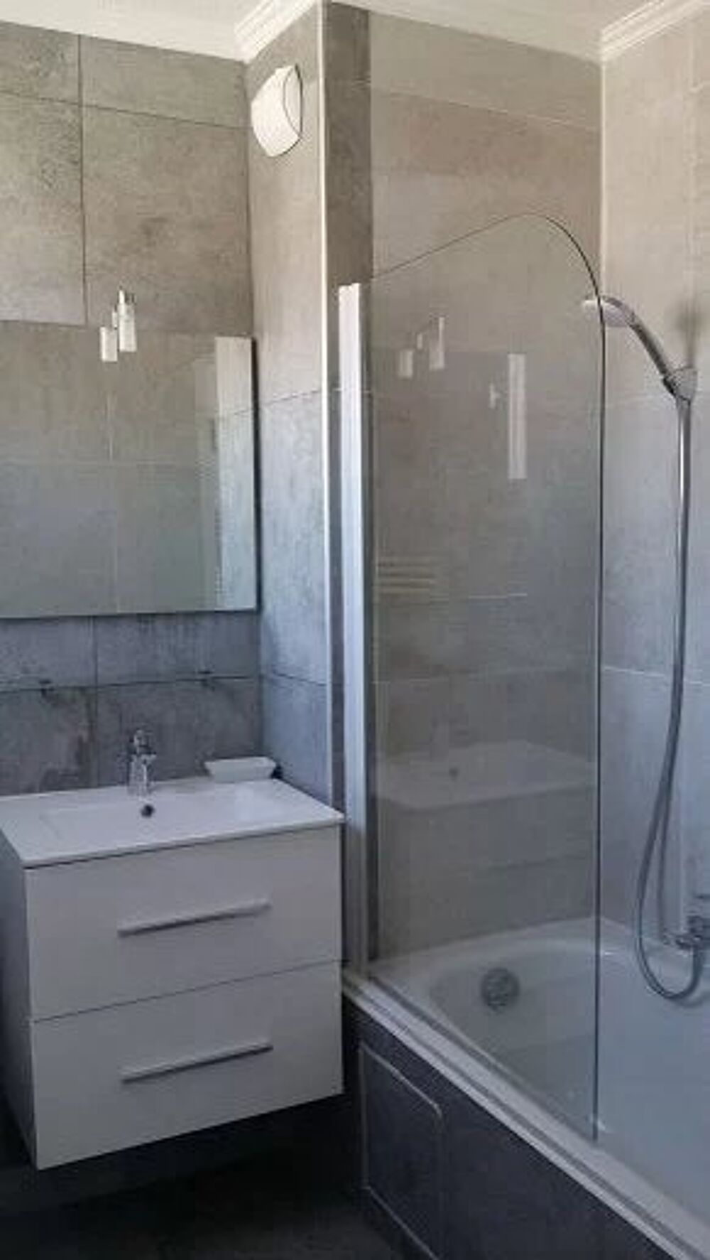 Location Appartement VALLAURIS - DEUX PIECES MEUBLEES AVEC PARKING Vallauris