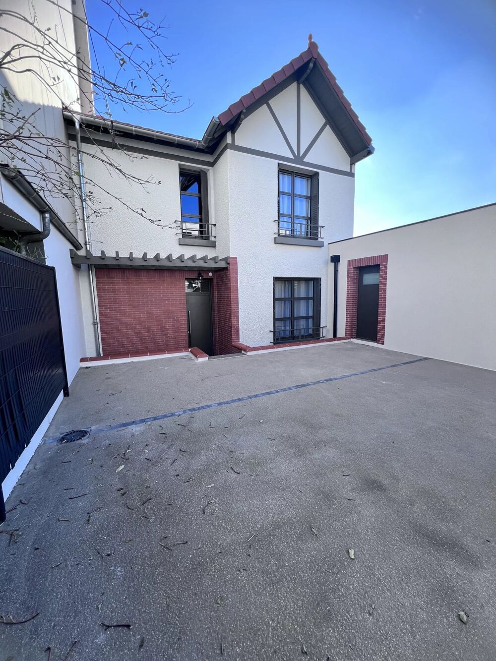 Vente Maison MAISON DE VILLE AVEC COUR ET TERRASSES À DEUX PAS DU CENTRE-VILL Beaumont