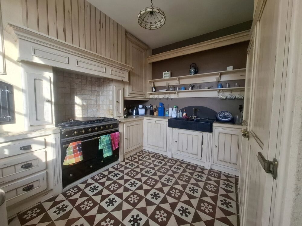 MAISON DE CARACTÈRE DE 221 M²