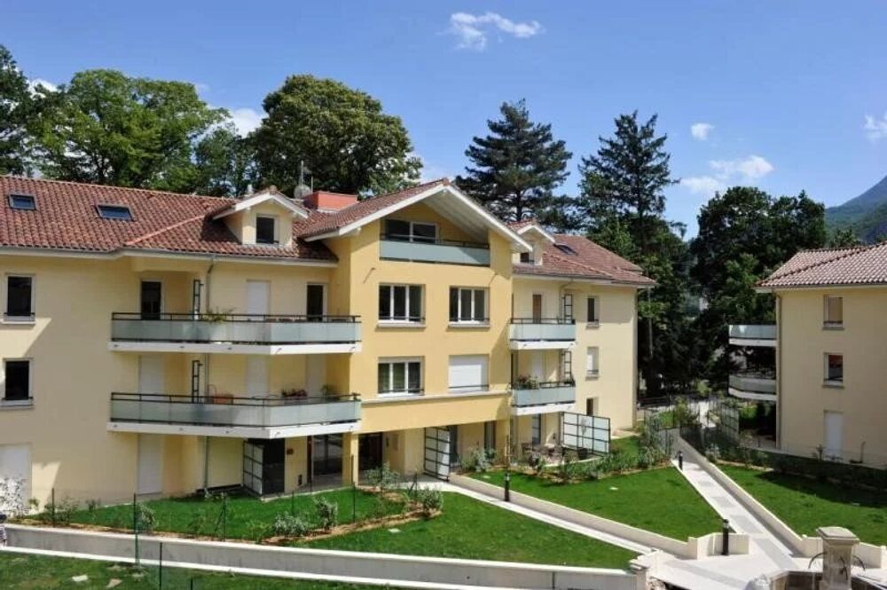 RARE à Sassenage  T2 en rez-de-jardin avec terrasse et extérieu