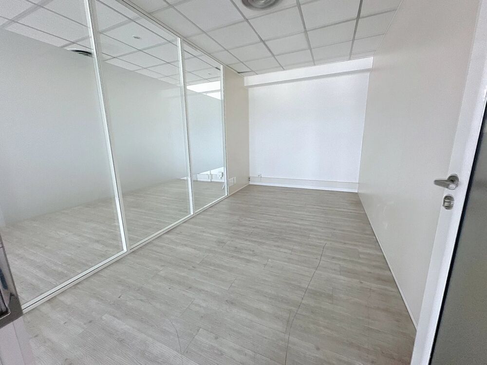  Locaux 134m² + 3 parkings - 2000euros c/comprises Mouans-sartoux