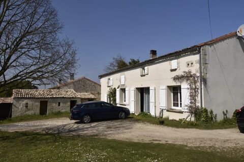 Maison de village traditionnelle avec de grands jardins et un po 246500 Chef-Boutonne (79110)