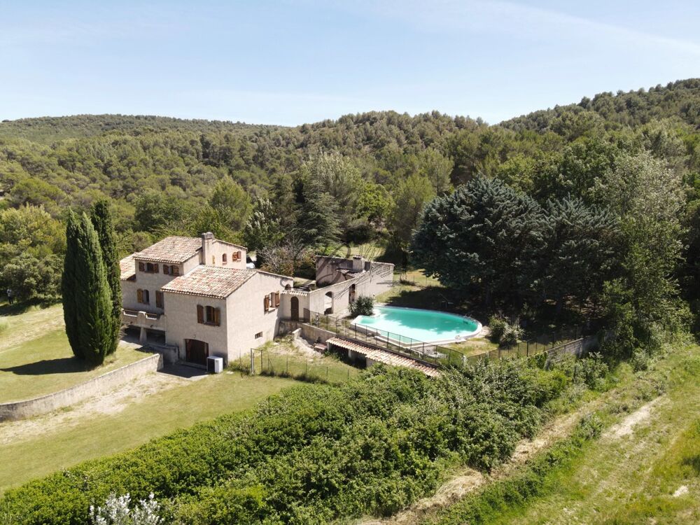 Maison dans cadre idyllique avec piscine à Grambois