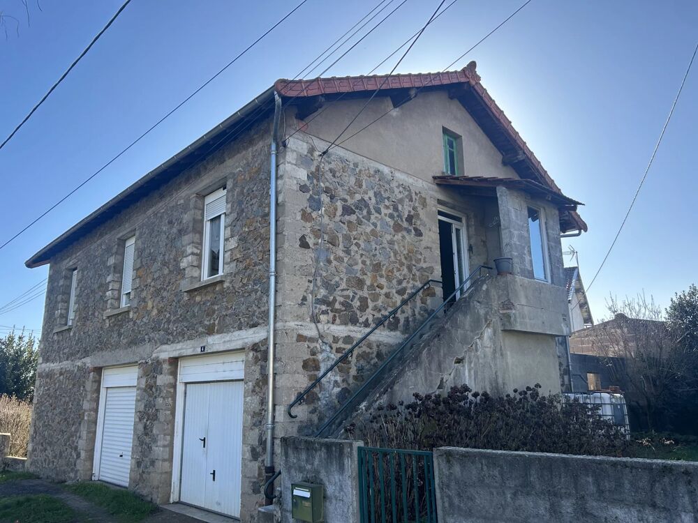 Maison en pierre avec double garage et jardin clos  Environ 85