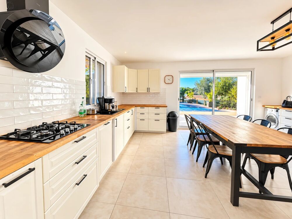 Vente Maison EXCLUSIVITÉ – SPACIEUSE MAISON CONTEMPORAINE AVEC PISCINE À FRÉJ Fréjus