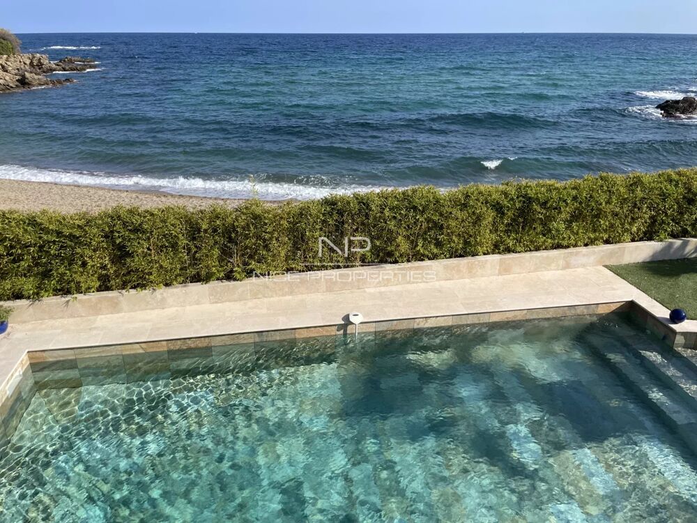 Jolie villa pieds dans l'eau