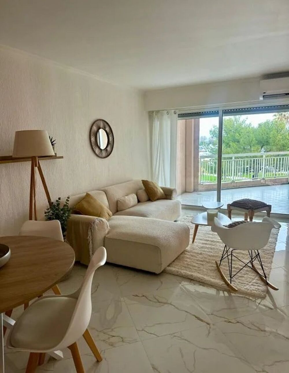 Location Appartement Trois pièces de 70m² avec terrasse de 30m² et un garage Antibes