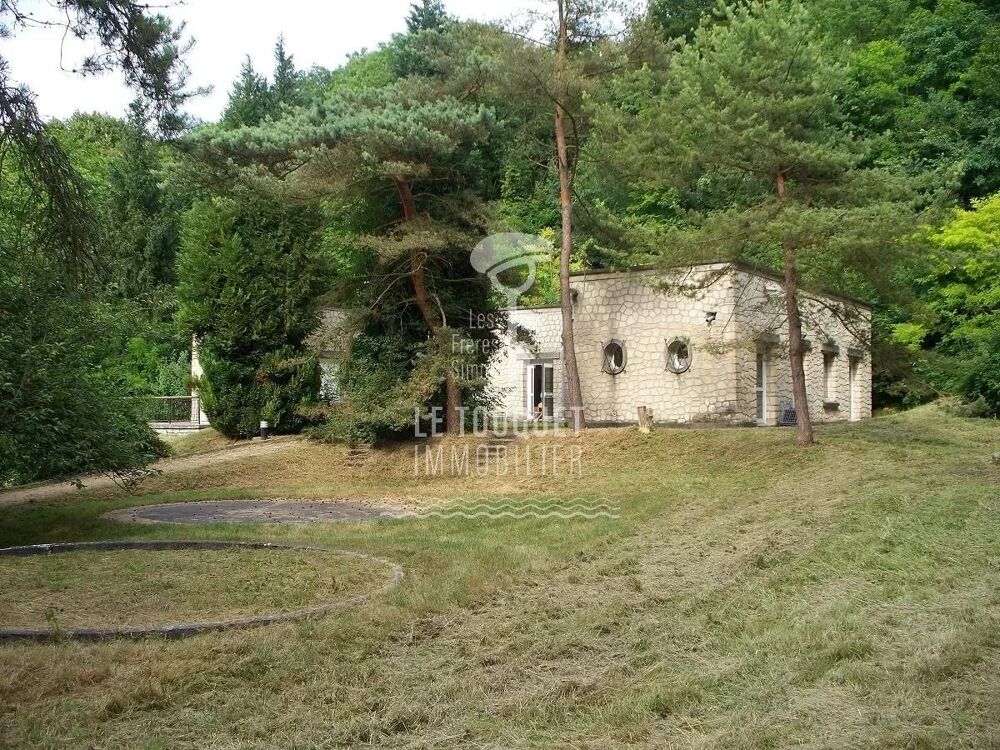 Propriété d'exception en lisière de forêt