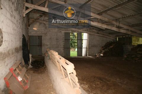   CRUGUEL HANGAR AVEC ETABLE ET TERRAIN 2 600 M² 