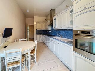  Appartement à louer 3 pièces 109 m²