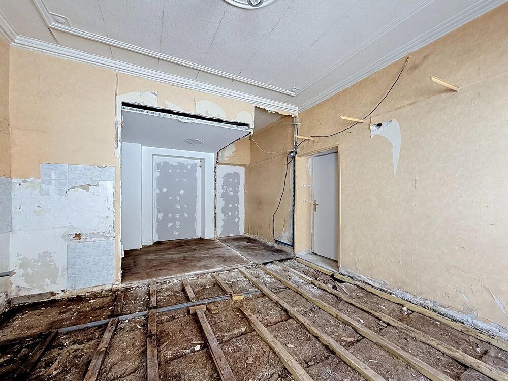   À VENDRE – Plateau professionnel 28 m² à rénover Hyper-centre de Bourgoin-jallieu