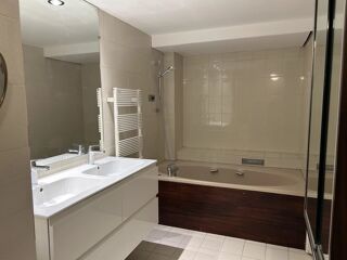  Appartement � louer 5 pi�ces 160 m�