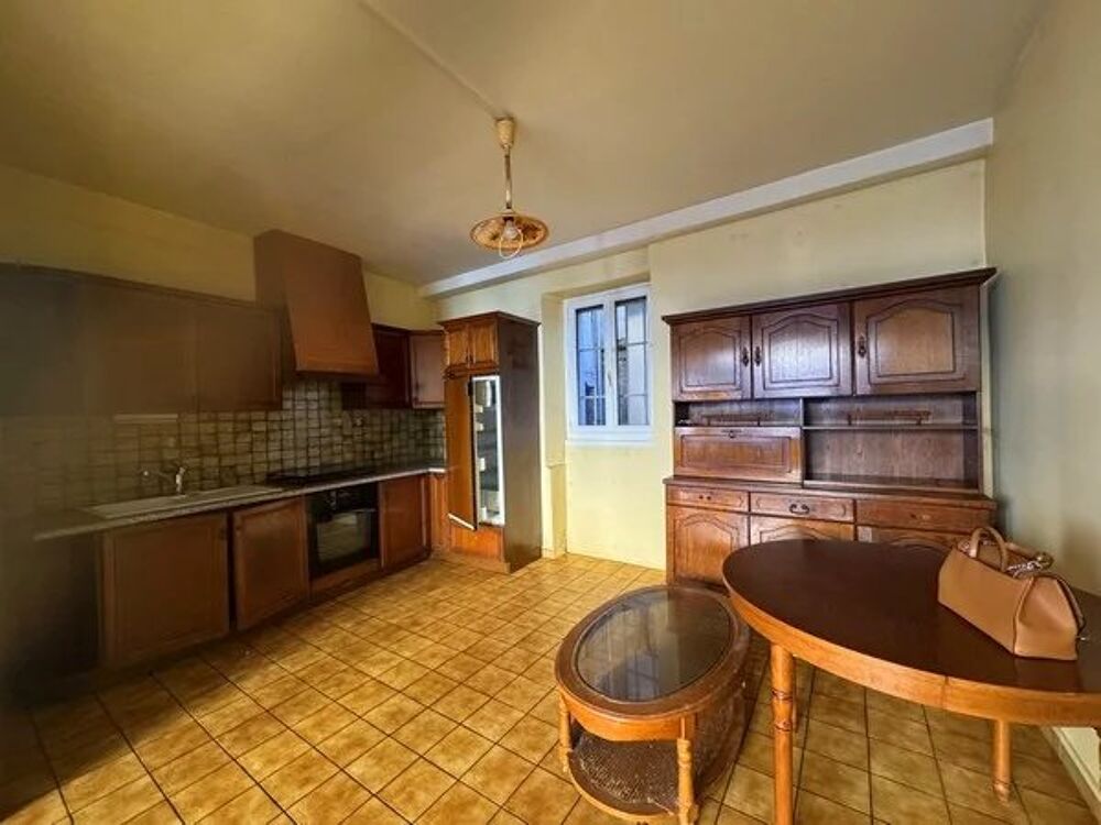 Maison de village sans extérieur