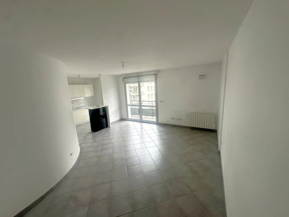 T2 au 5ème étage avec garage et grand balcon !
