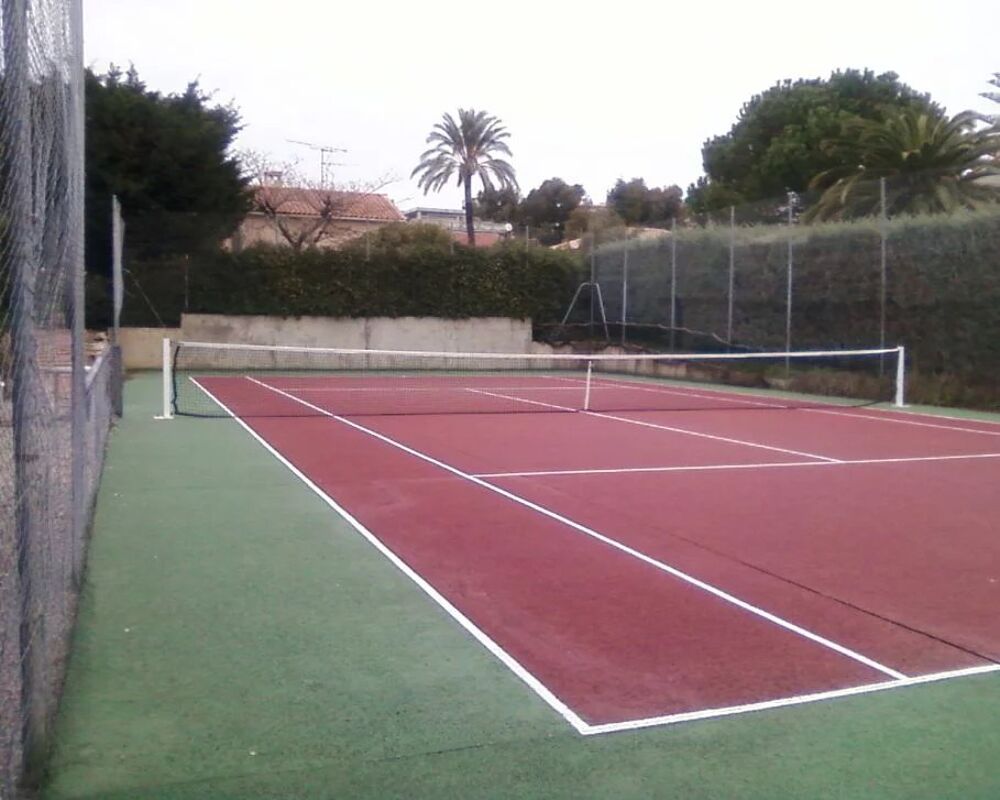 Location Appartement Deux pièces dans une résidence avec piscine, tennis, cave et par Saint-laurent-du-var