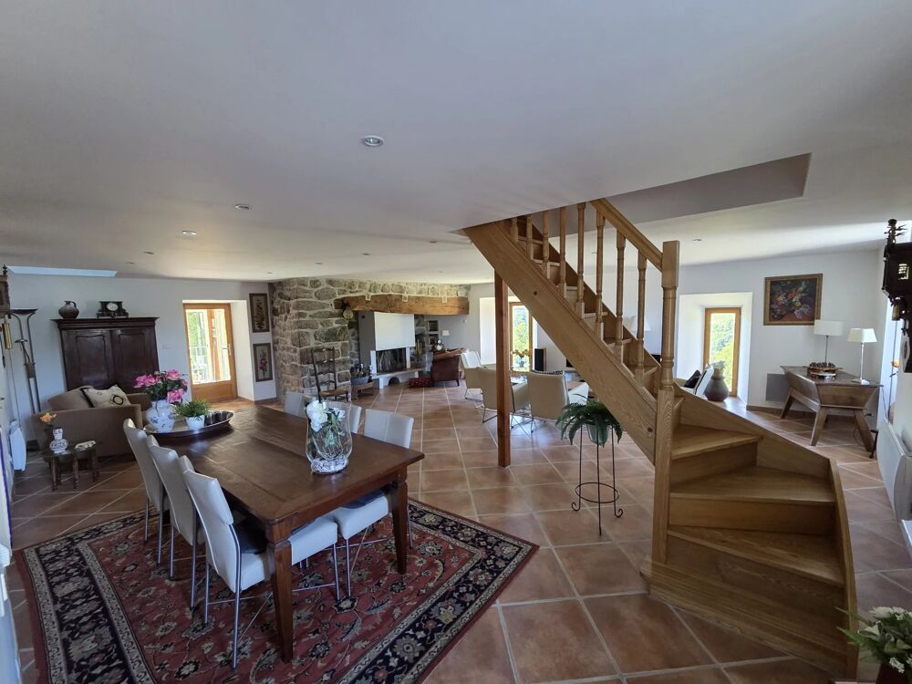 Propriété en pierre rénovée 243 m² habitables Vue imprenable