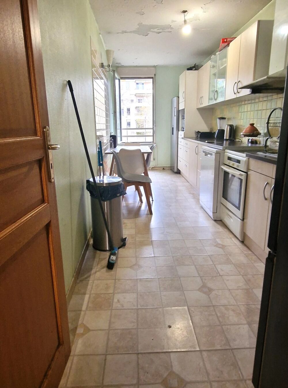 CHAMBRE MEUBLEE DANS UN GRAND APPARTEMENT