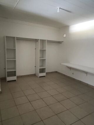  Appartement à louer 1 pièce 77 m²