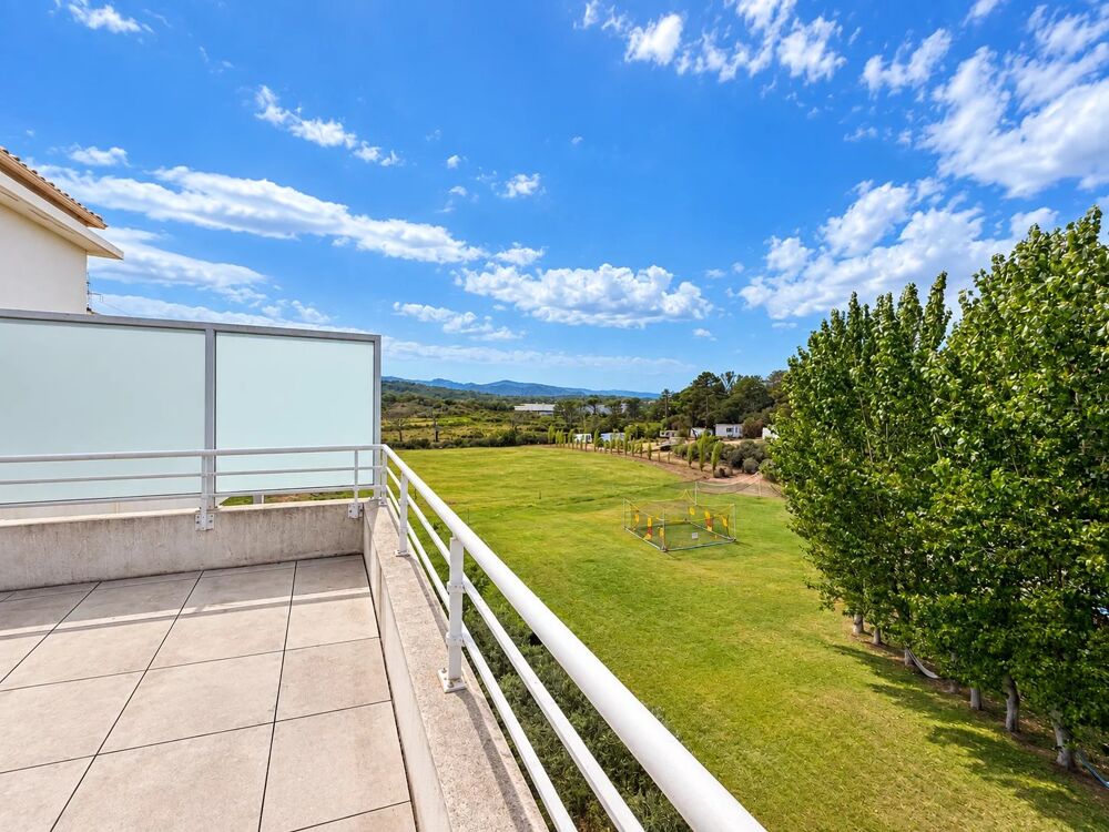 T4 DUPLEX AVEC GRANDE TERRASSE ET PISCINE