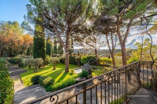  Villa � vendre 15 + pi�ces 640 m�