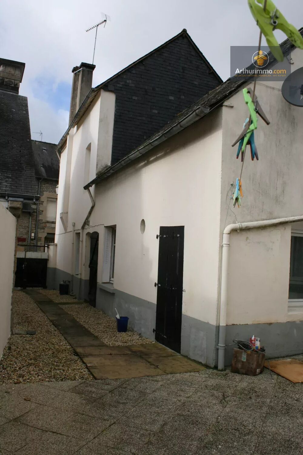 EXCLUSIVITÉ JOSSELIN CENTRE MAISON à RÉNOVER avec COUR