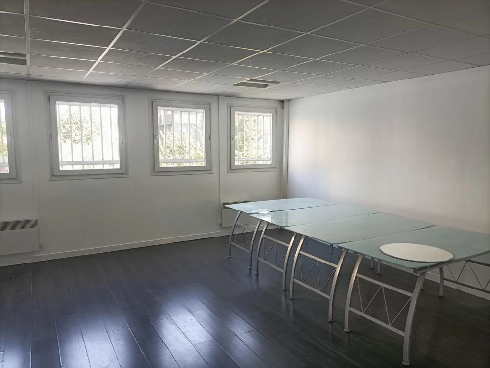   IVRY-SUR-SEINE BUREAUX OU ACTIVITÉS 275 M² Ivry-sur-seine