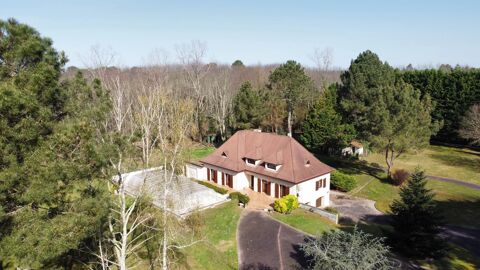 Villa périgourdine traditionnelle avec piscine chauffée, dans un 385350 Reignac (33860)