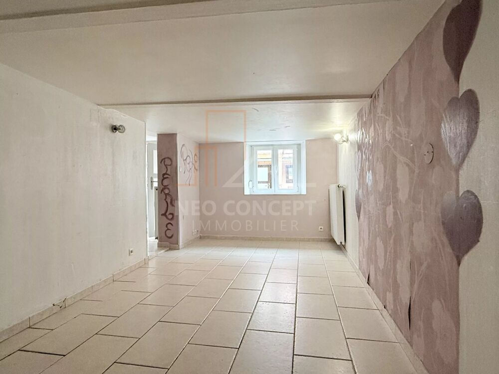 REICHSHOFFEN  Maison de ville en triplex avec dépendance