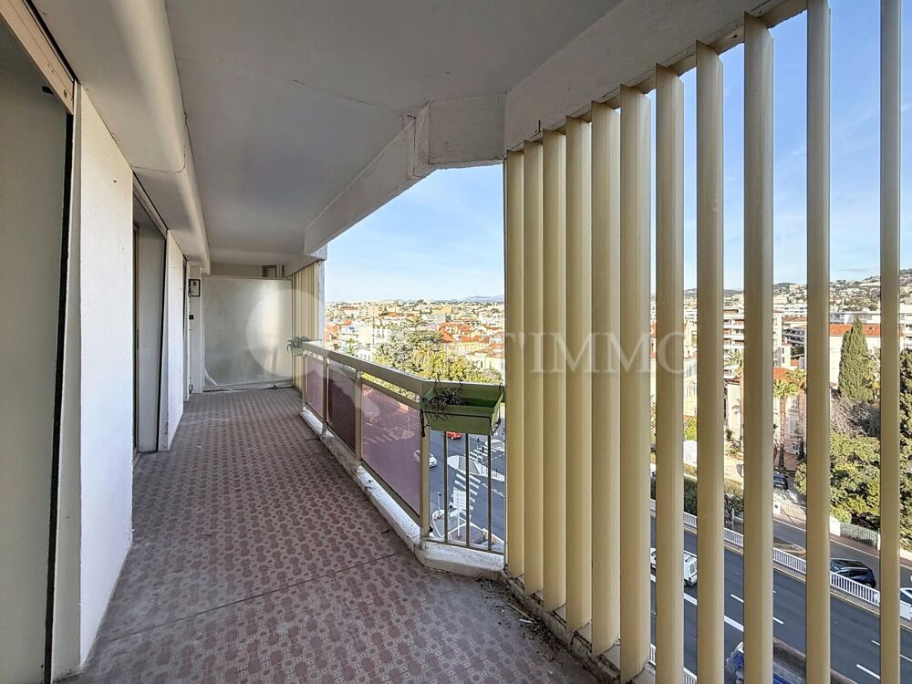BANANE  2 P EN ÉTAGE ÉLEVÉ AVEC TERRASSE DE 13 M²