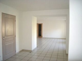  Appartement à louer 3 pièces 76 m²