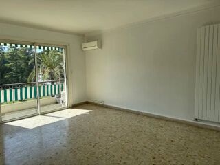 Location Appartement Deux pièces vide de 50m² avec cave et terrasse de 12m² Antibes