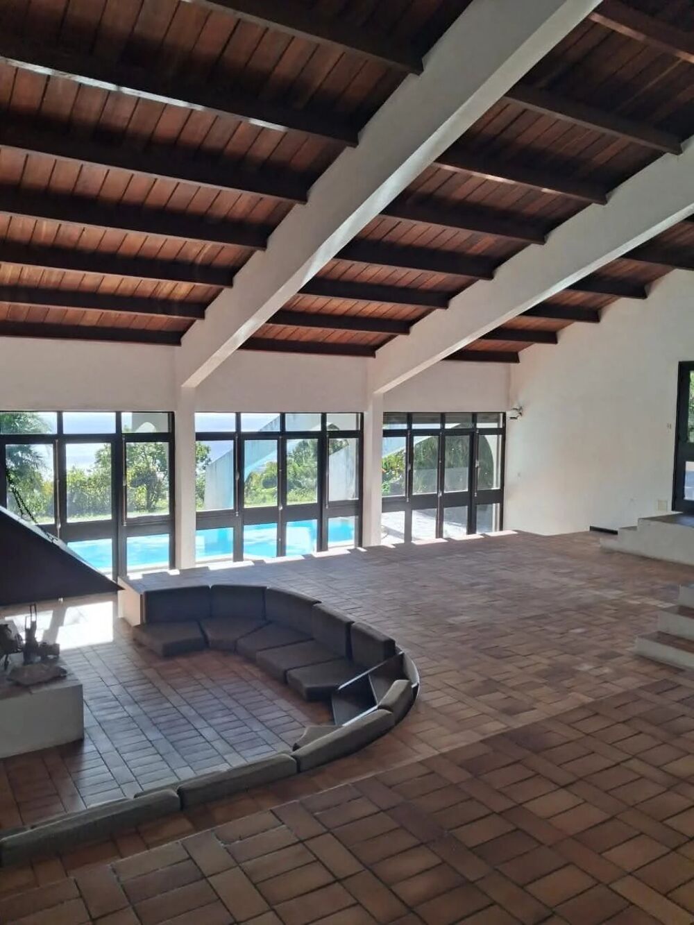 Propriété - 8 pièces - terrain de 4800 m²