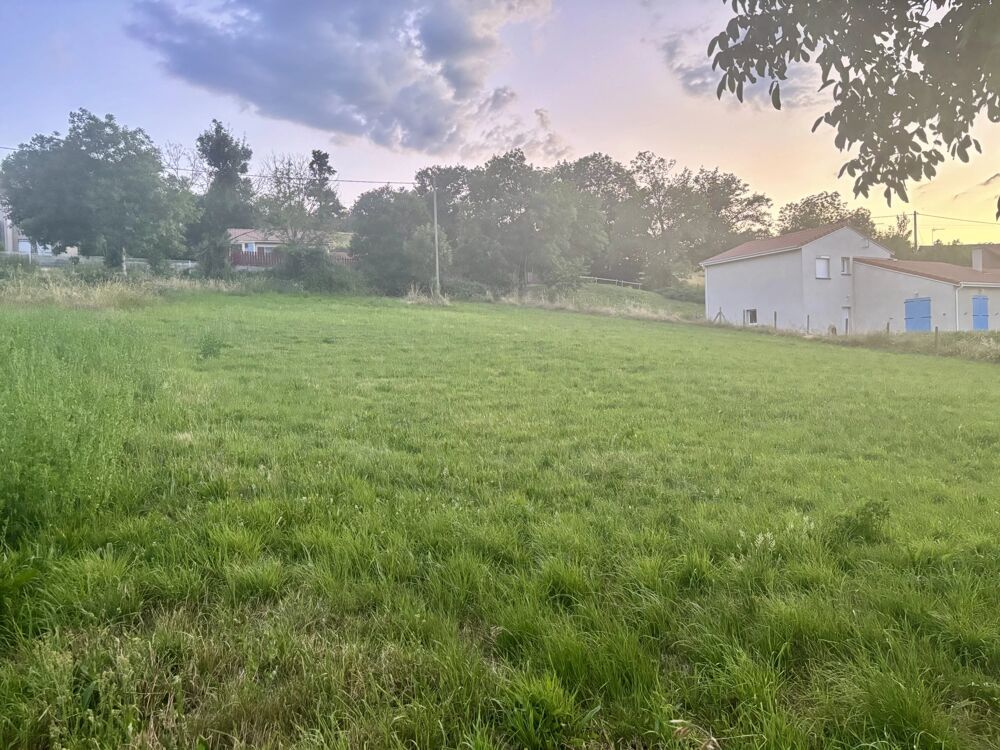 Vente Terrain TERRAIN CONSTRUCTIBLE AU CŒUR DU VILLAGE Beaux