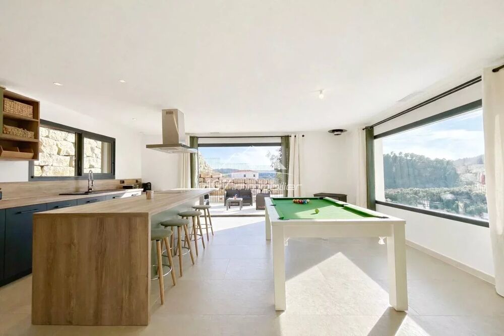 Villa avec vue dégagée - 7 chambres, piscine, garage