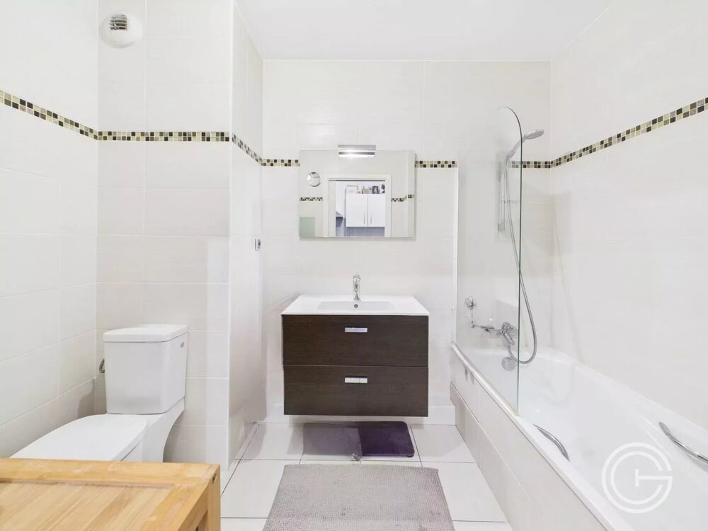 Location Appartement APPARTEMENT STUDIO VIDE AVEC PARKING - 41 AV LOUIS CAPPATTI - CO Nice