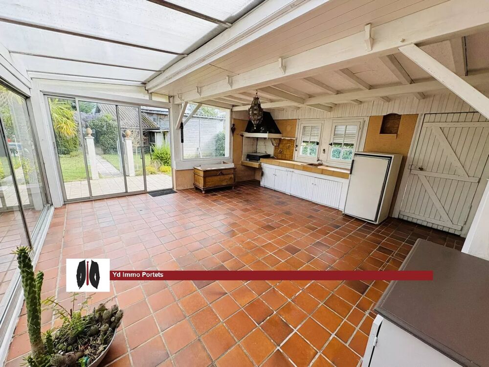 Vente Maison Maison familiale avec piscine et dépendances sur  la commune de Portets