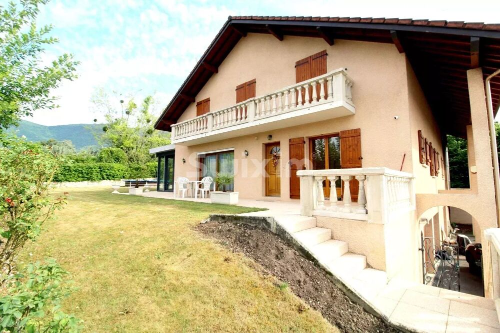 Maison familiale proche Genève avec piscine semi-enterrée