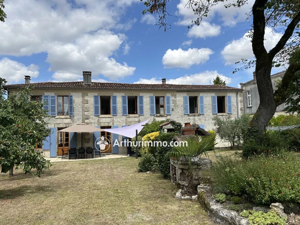Vente Maison Maison en pierre de 207 m² à Paillé avec 5 chambres Paillé