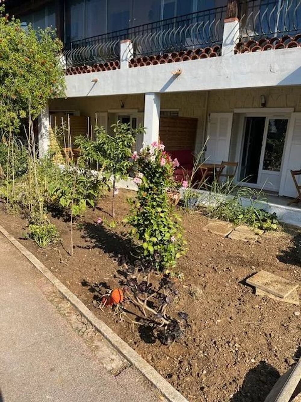 Location Appartement Spacieux F1 bis avec terrasse et vue sur verdure, au rez-de-jard Antibes