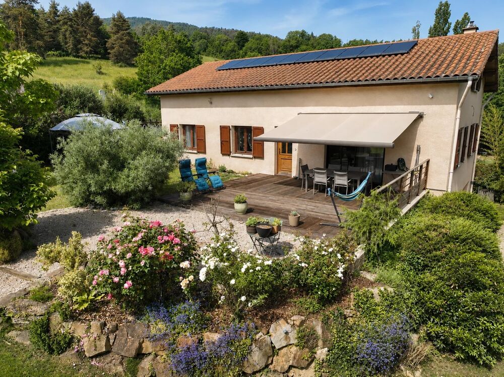 EXCLUSIVITÉ - VILLA FAMILIALE AVEC GRAND TERRAIN