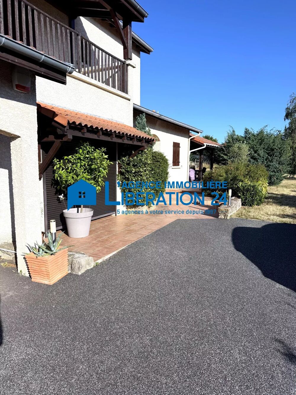 Maison familiale de 198 m2 au calme avec beau terrain plat  Se