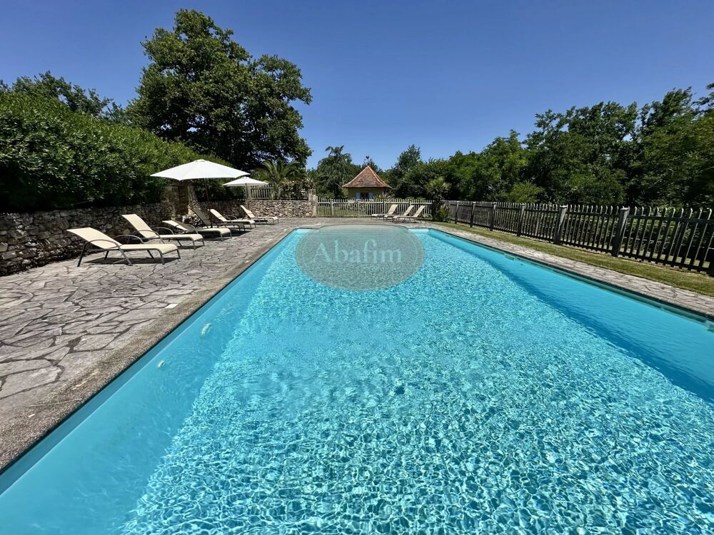 Maison dhôtes, gîte, piscine sur 9 hectares