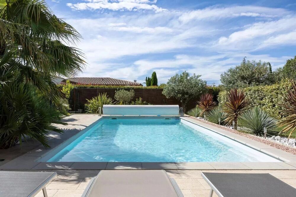 À pied du centre-ville dAups  charmante villa aux beaux volume