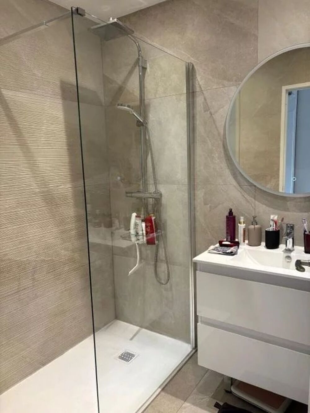 Location Appartement Deux pièces de 46m² avec terrasse et garage fermé Antibes