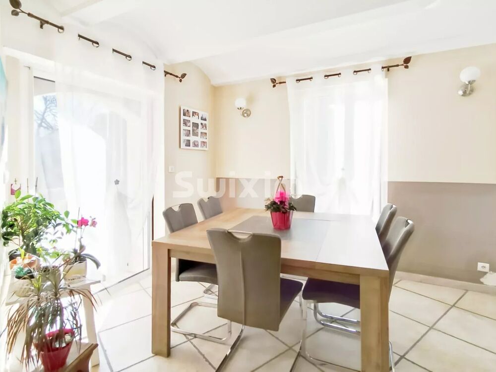 Vente Maison Maison avec grand terrain et  piscine, 3 chambres, Donzère
